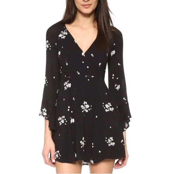 Free People Jasmine Embroidery Floral Bohemian Witchy Mini Dress Size 2 - Picture 1 of 15